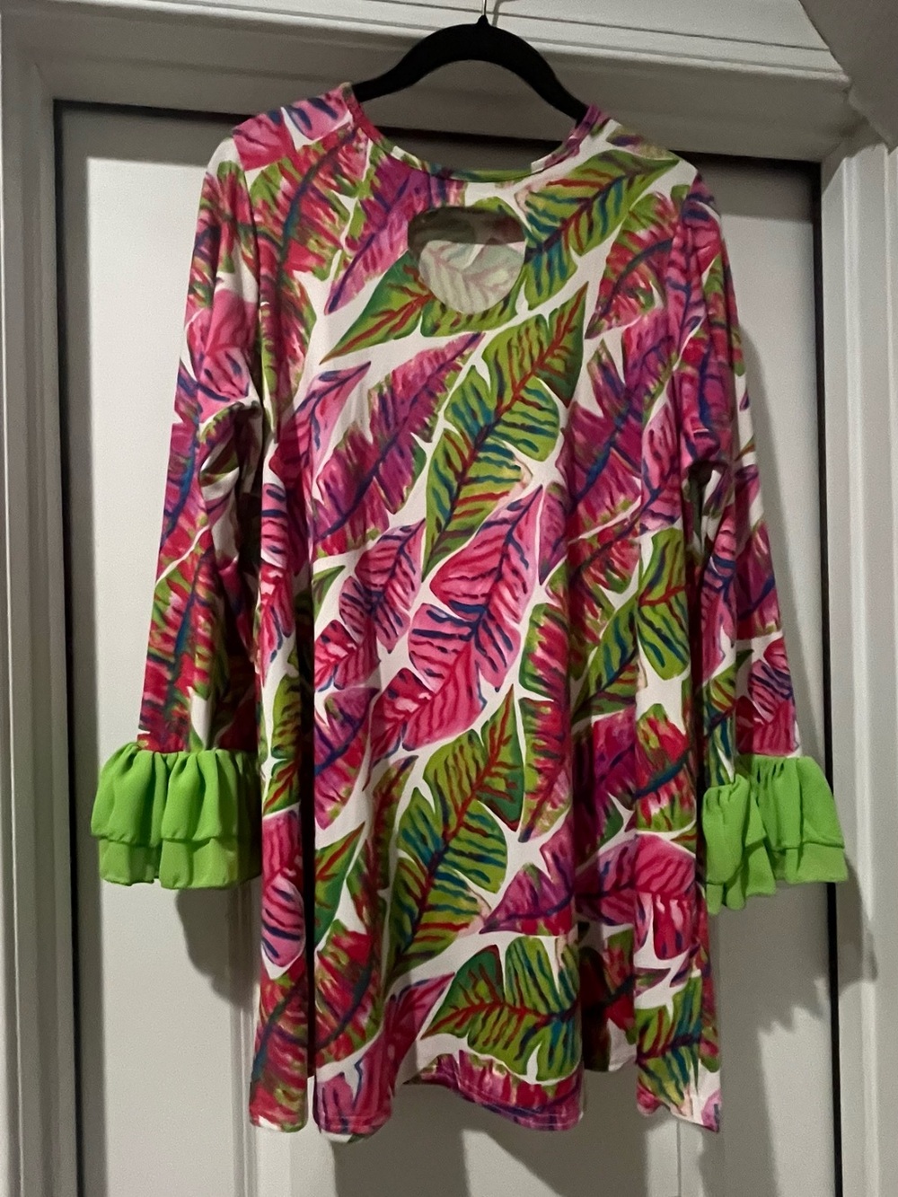 Women’s Tropical Leaf Print Ruffle-Sleeve Tunic - Pink & Green